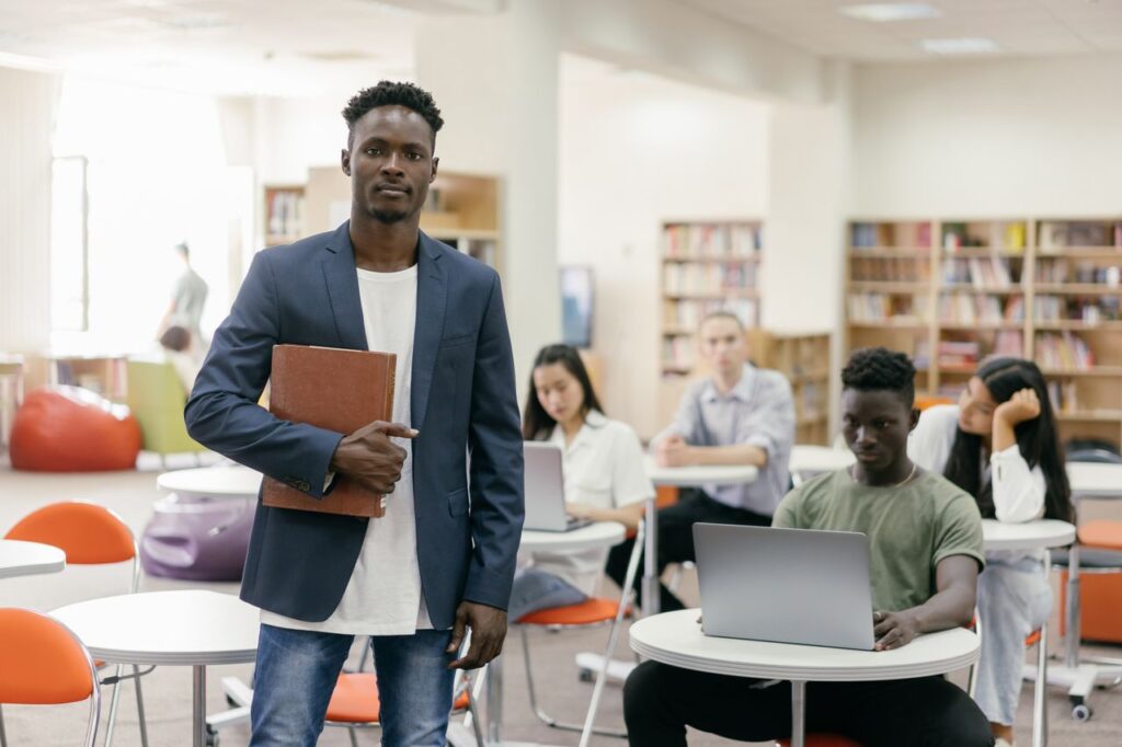 Deakin University Postgraduate Research Scholarship (DUPR)